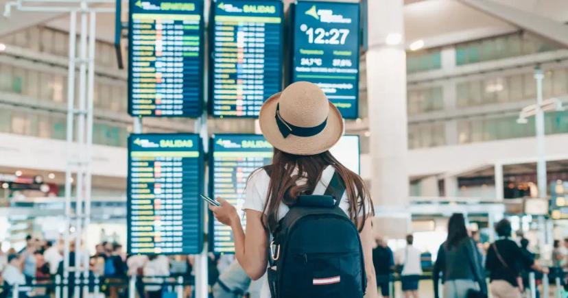 Letíte na exotickou dovolenou? Poradíme, co si vzít do letadla