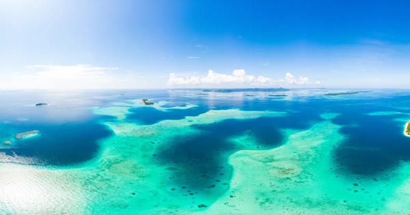 Potápění mezi korálovými útesy Malediv