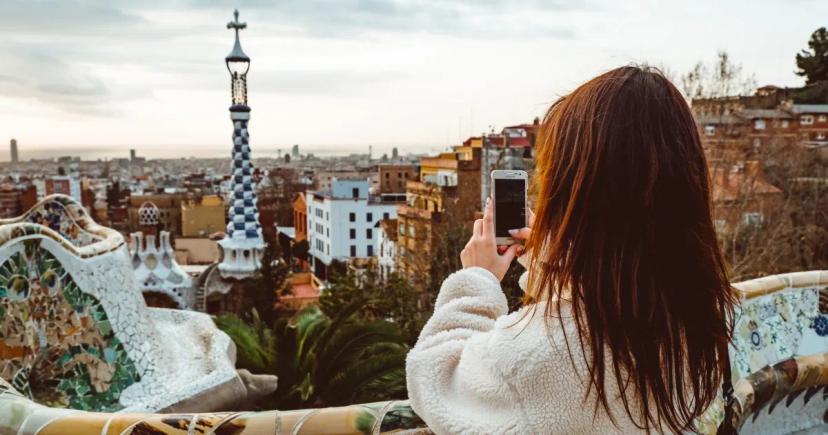 Objevujeme Barcelonu: Od Gaudího mistrovských děl po živý noční život