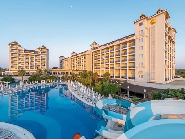 LRS Lake & River Side Hotel & Spa